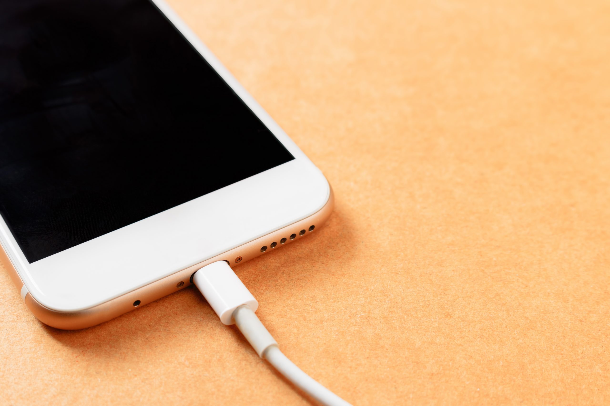 11 лучших зарядных устройств для Айфон 13